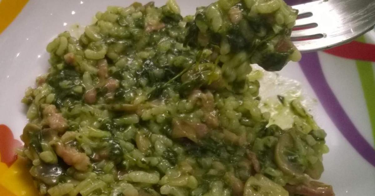 Risotto spinaci funghi e pancetta è un ricetta creata dall'utente