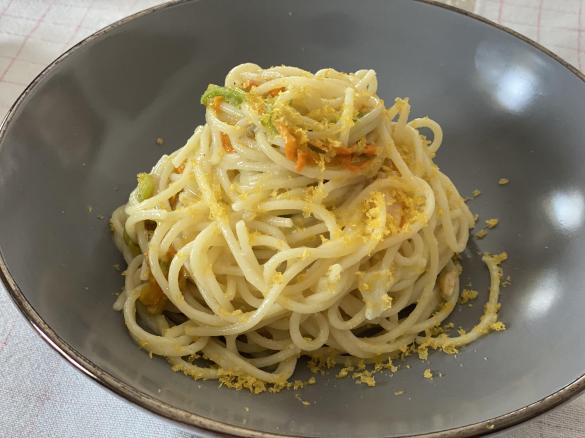 Spaghetti risottati fiori di zucca e bottarga