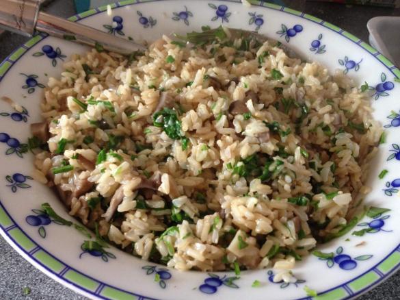 Riso integrale con funghi e rucola