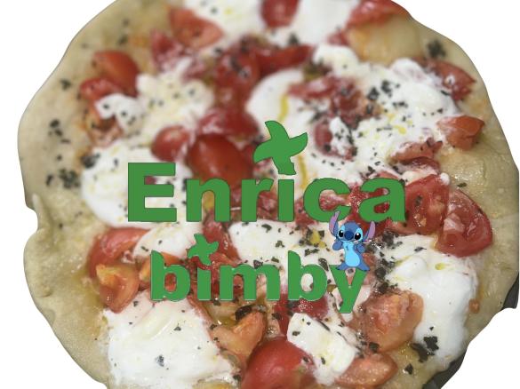 Pizza l’acqua con burrata e pomodorini