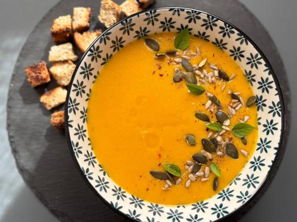 Vellutata porri, carote e lenticchie al profumo di basilico